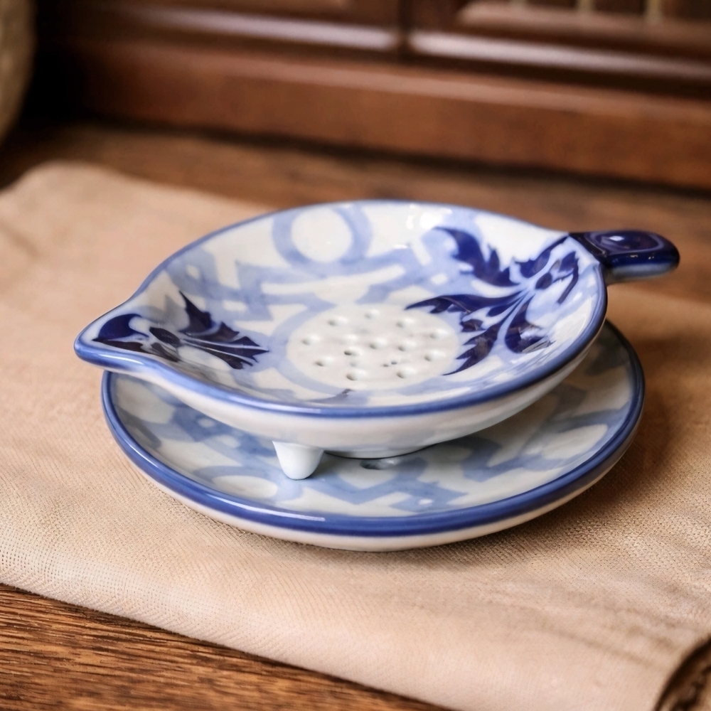 ​Bombay Co Vintage Blue Link Porcelain Tea Strainer & Drip Cup Set